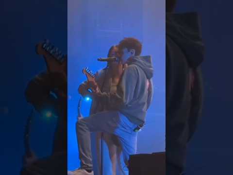 Три дня дождя и девочка из зала исполняют Космос (отрывок с BPM FEST 10.03.23) #триднядождя #концерт