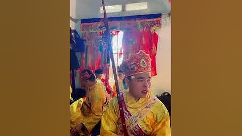 Then Hải Nam cùng các thầy làm lễ lẩu then rất hay và ý nghĩa