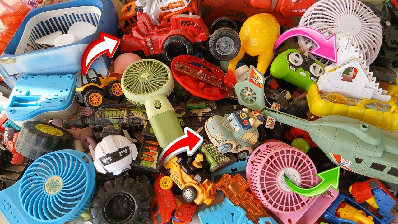 Discovering vintage items | Found a super weird toy elevator, airplane, toy car, and mini fan.