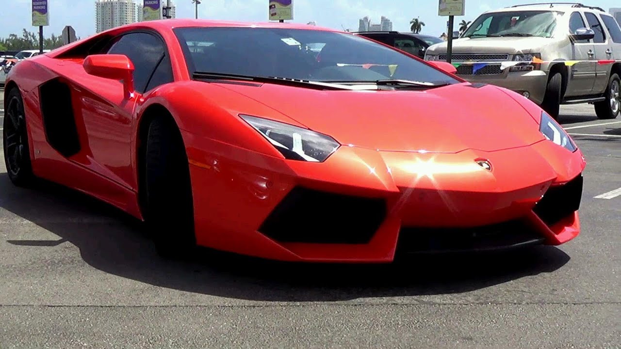 LAMBORGHINI AVENTADOR  LP700-4 LOUD ENGINE. ORANGE SUPERCAR IN MIAMI