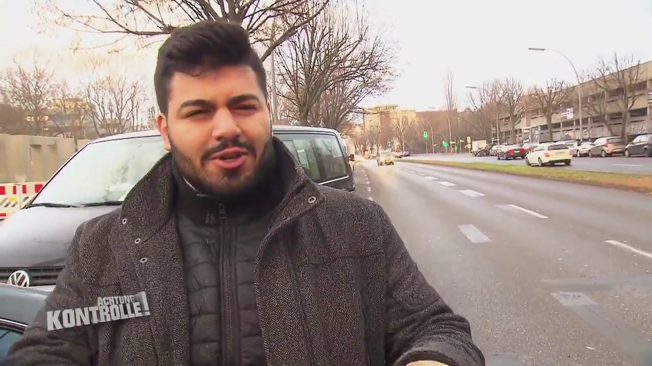 ADAC Pannnehilfe rückt an: Mercedes CLK braucht Starthilfe 1/2 | Achtung Kontrolle | Kabel Eins