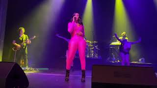 Queen Naija - Karma \/ Bad Boy (LIVE) SF Regency Ballroom.  Girl Passes Out During Performance.