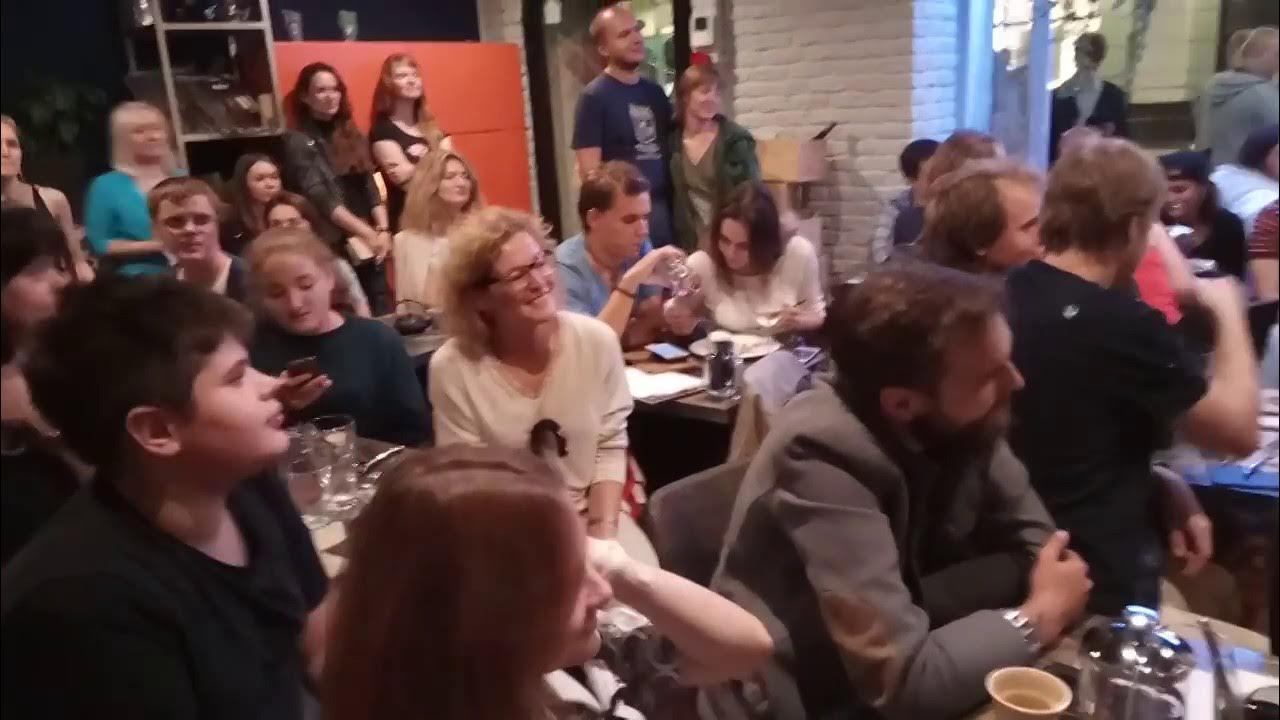 Серега вынеси елку. Серега вынеси елку. Серега вынеси елку. Гринько. Картинка надо выносить елки вовремя.