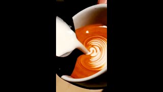 Latte Art Heart -  So kommt das Herz auf den Kaffee!