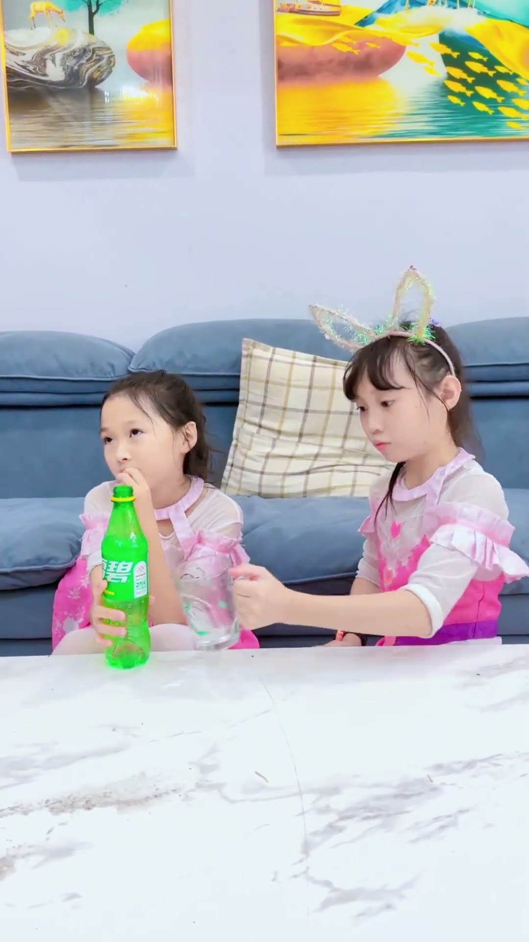 唐老六太小气了吧！不给姐姐分饮料的！#斗罗大陆 #唐舞桐与唐老六 #小舞 #唐舞桐 #唐三 #唐老六