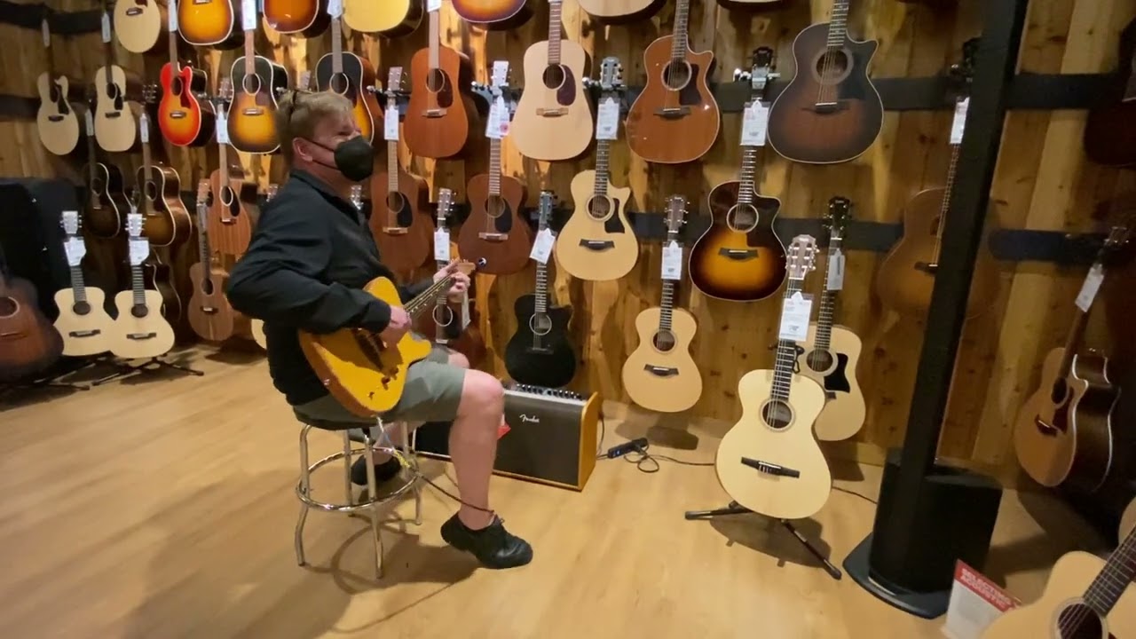 Trying out Acoustasonic @ Guitar Center Hawaii 2021