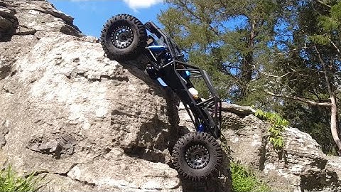 RC poizd-t3  rock crawling