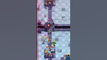 🪣 Can a bucket stop them? 🐝#gaming #clashroyale #sohrts #supercell #evo