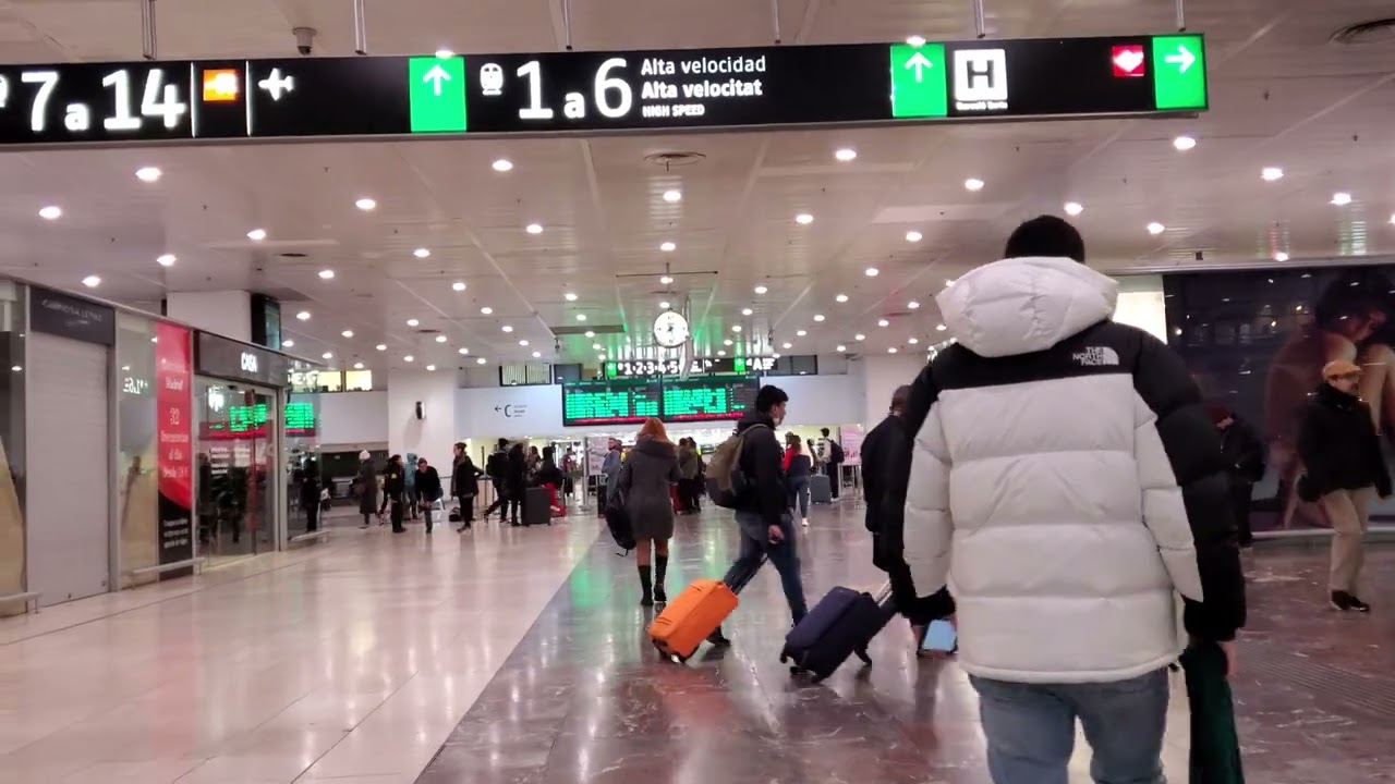 ESTACIÓN TRENES AVE-RENFE BARCELONA-SANTS **VIDEO MÁS COMPLETO, BARCELONA 🇪🇸 ESPAÑA [Enero 24, 2023]