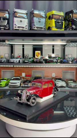 CULT 1:18 Citroen Traction Avant | 7CV maroon-black 1935. “HAKANOM
