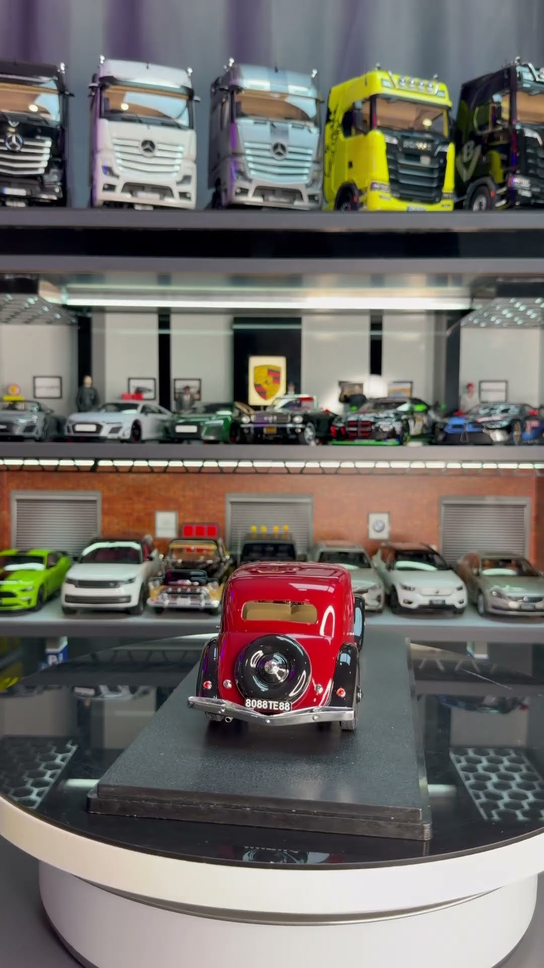 CULT 1:18 Citroen Traction Avant | 7CV maroon-black 1935. “HAKANOM