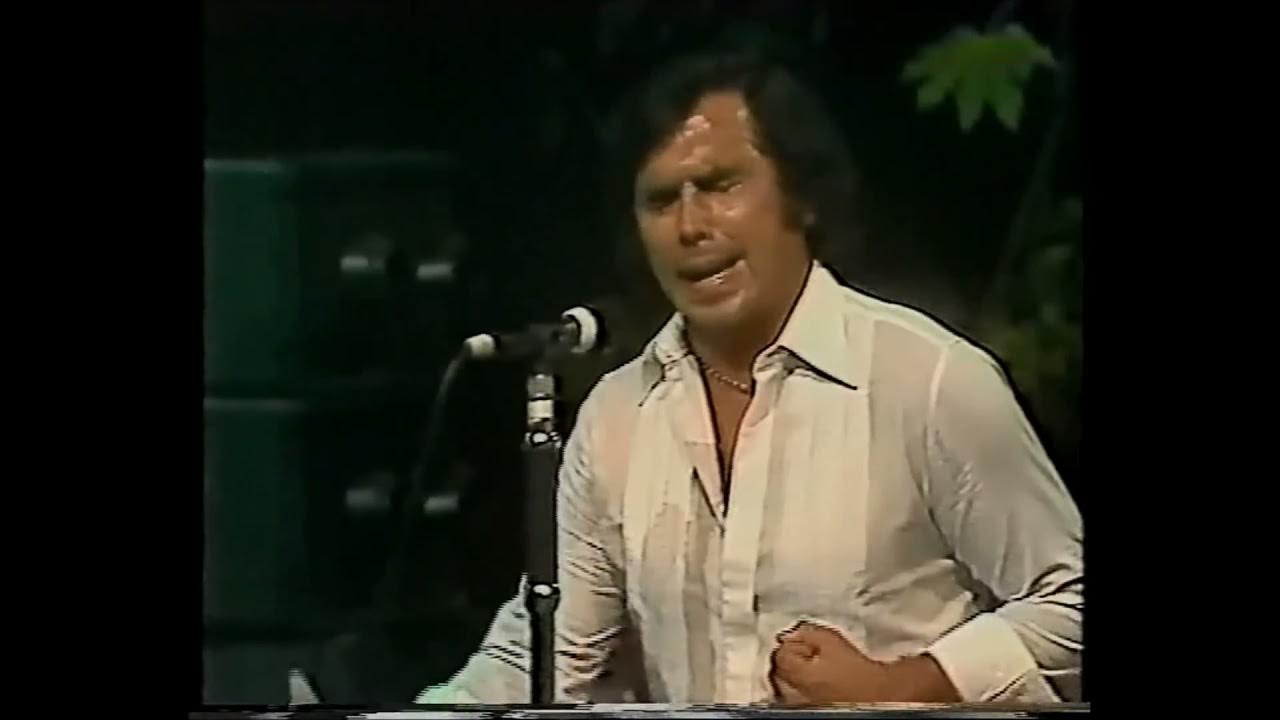 Paco de Lucia "Solo Quiero Caminar" Tangos excerpt from 1982 live concert Sextet + Carles Benavent Paco de Lucia "Solo Quiero Caminar" Tangos excerpt from 1982 live concert Sextet + Carles Benavent
