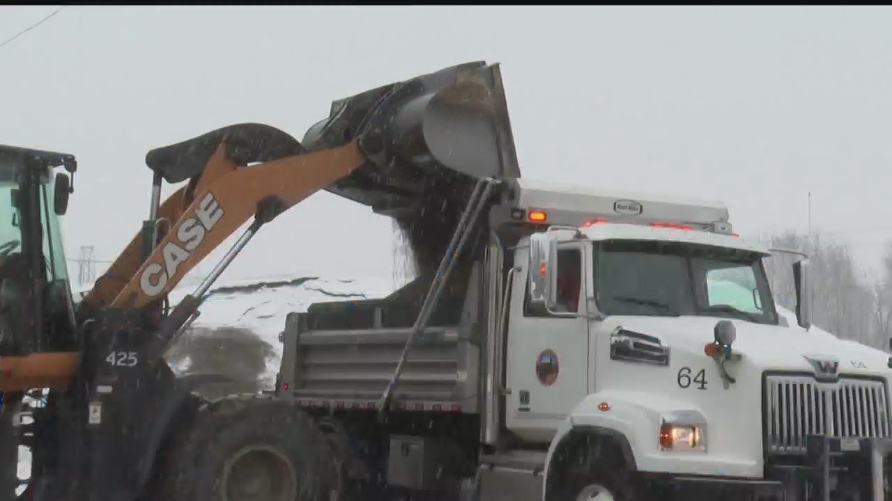 Crews prepare for winter weather in the Valley - YouTube