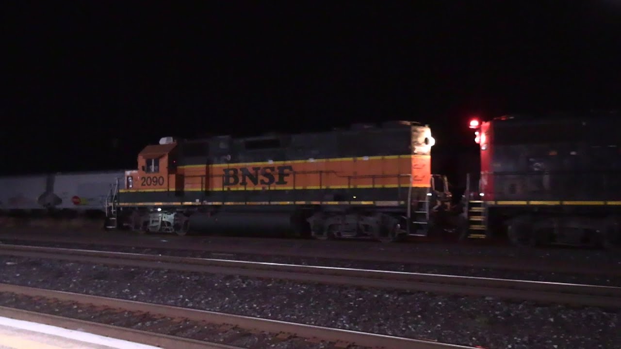 Промышленный поезд с локомотивами CN 2090, CN 4776 и CN 4950, станция Сарния