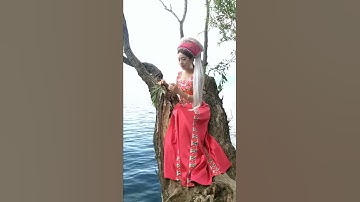 Thumbnail of A chinese girl with amazing song in er hai lake.