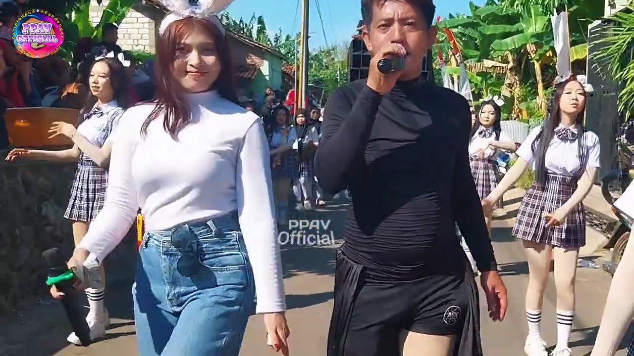 Pesona Tongtek Gemilang Dancer Karnaval  Sedekah Bumi Keboromo Tayu