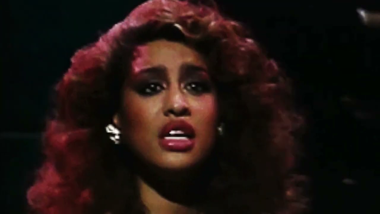 love to dream by doja cat but you're in an empty arena YouTube