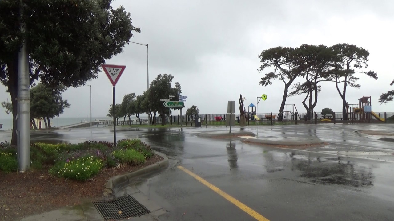 Give Way Intersection, Murradoc Rd St Leonards VIC, Australia