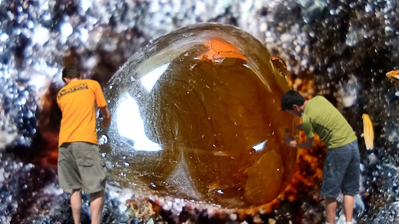 Black mountain diamonds in gems rock holes ! The process of perfect