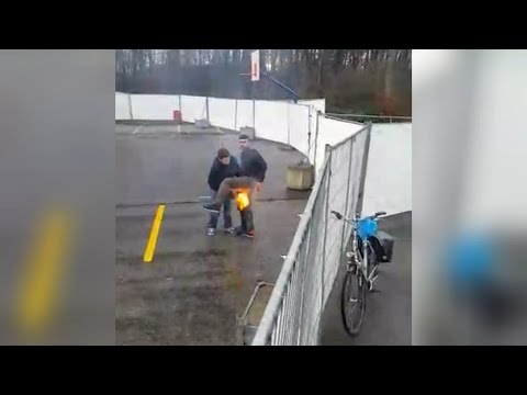 Vluchteling zet zichzelf in brand