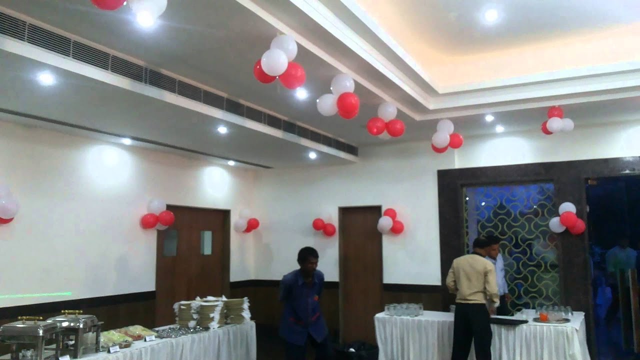 Red And White Color Balloon Decoration Ideas For Birthday