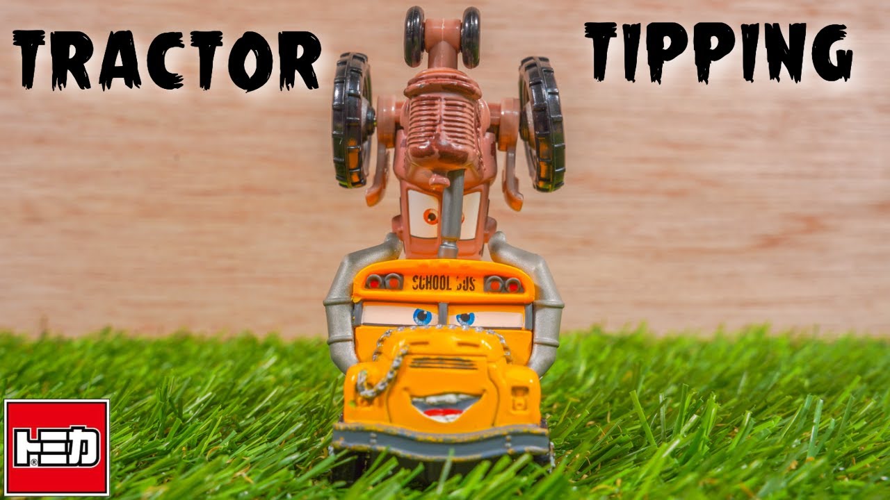 カーズ トミカ】ミス・フリッターが豪快なトラクター転がしに挑戦