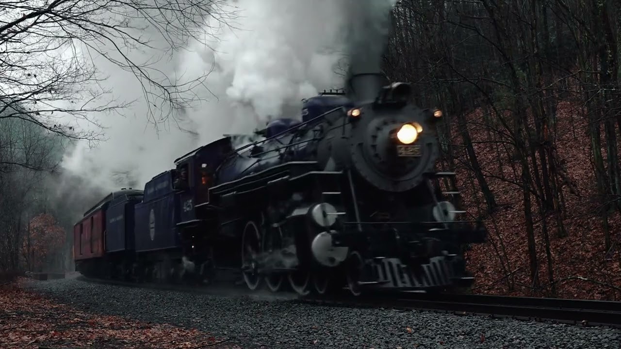 Reading & Northern 425 Santa Trains out of Tamaqua