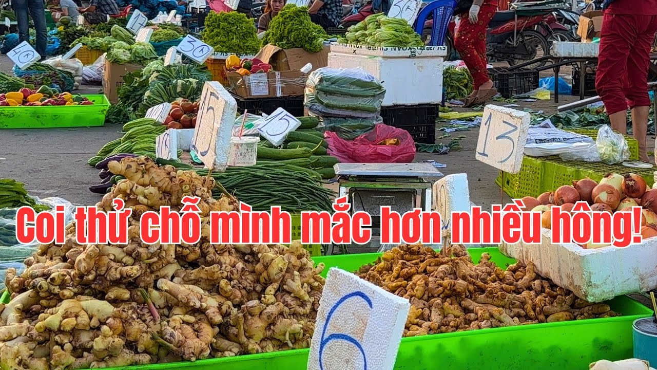 Rau cải chợ đầu mối Bình Điền giữa tháng 12/2025