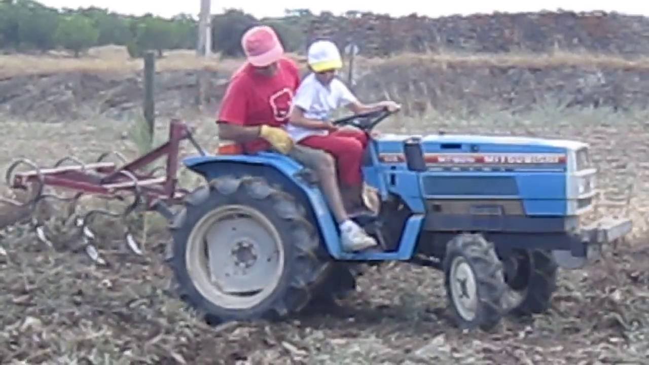 トラクター  16馬力　4wd 使用少程度良　三菱　mt1601 Mitsubishi MT1601 DX TRACTOR - YouTube