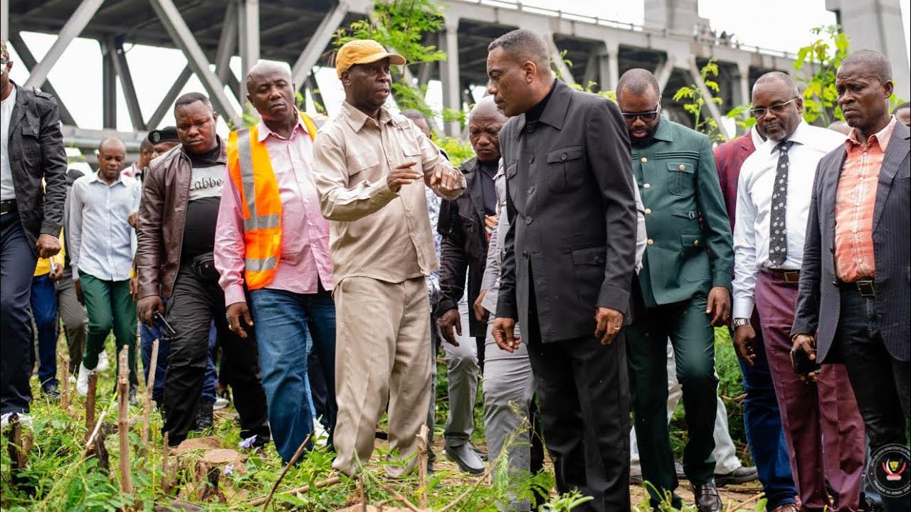 Pont Maréchal : Effondrement d’un mur, le Vice-Gouverneur Ntela s’assure de la situation