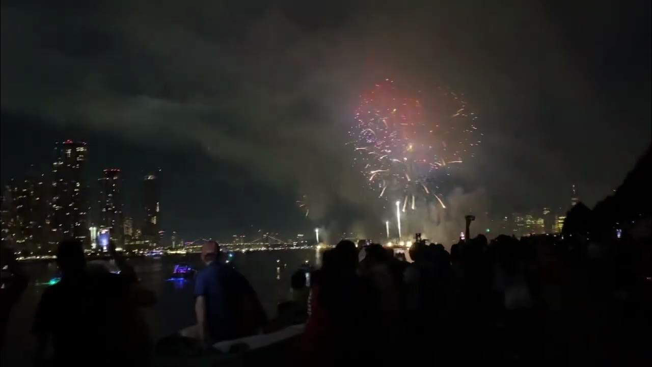 Spectacular July 4 Fireworks Celebration Finale at Roosevelt Island 4