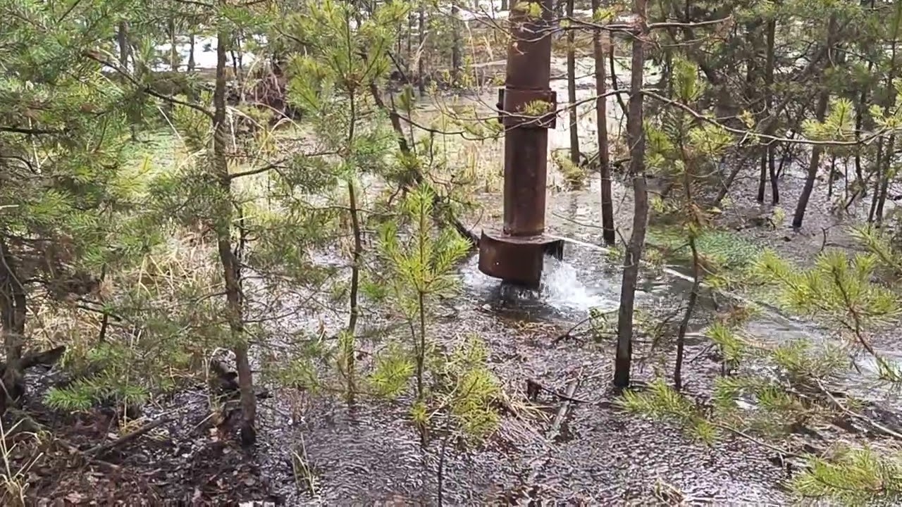 Kolejny piezometr przez który płynie woda. Tym razem w Błędowie