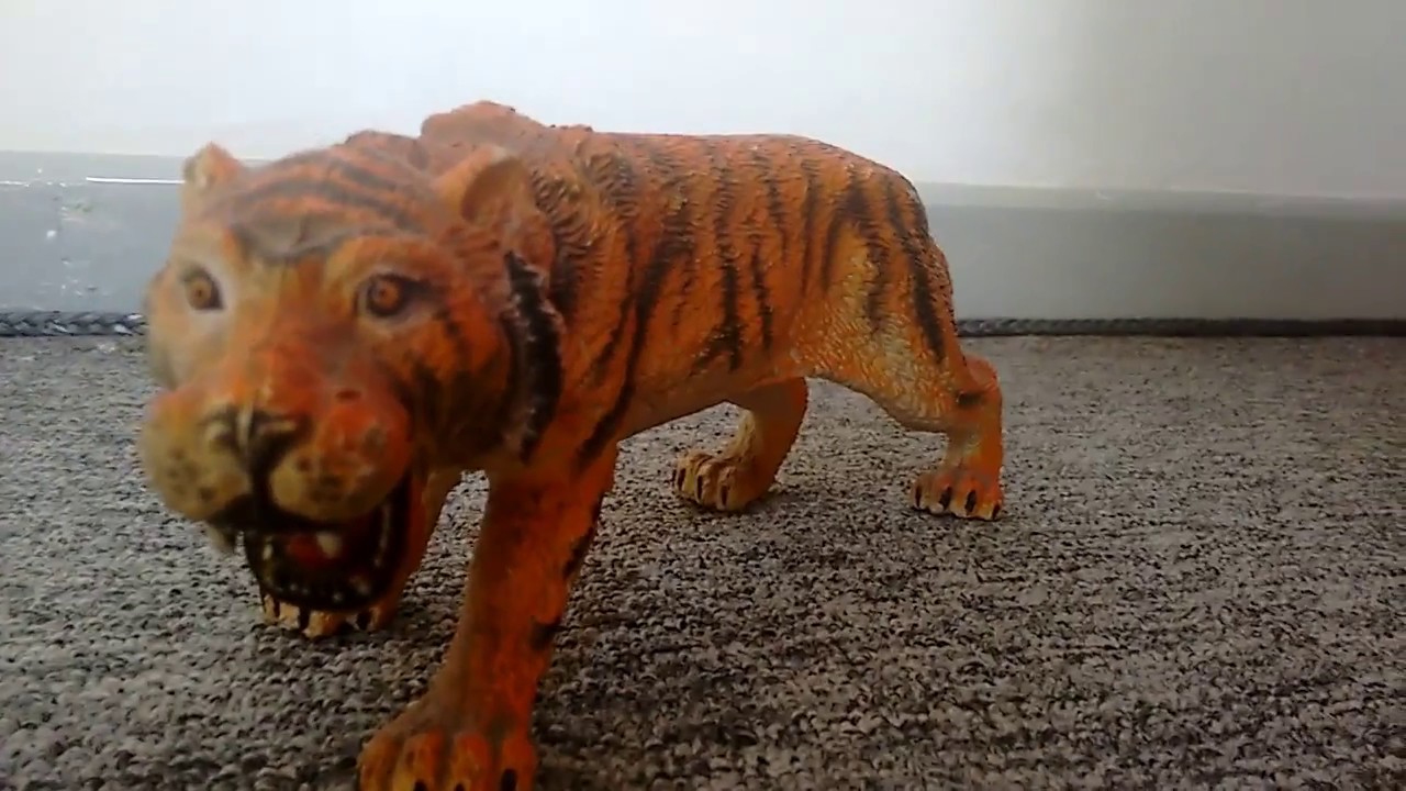 APENAS UM TIGRE DE BRINQUEDO - YouTube