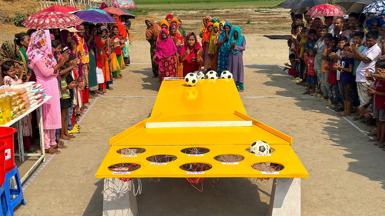 Задача — прокатить мяч через 8 лунок и выиграть несколько призов. Посмотрим, кто выиграет больше ...