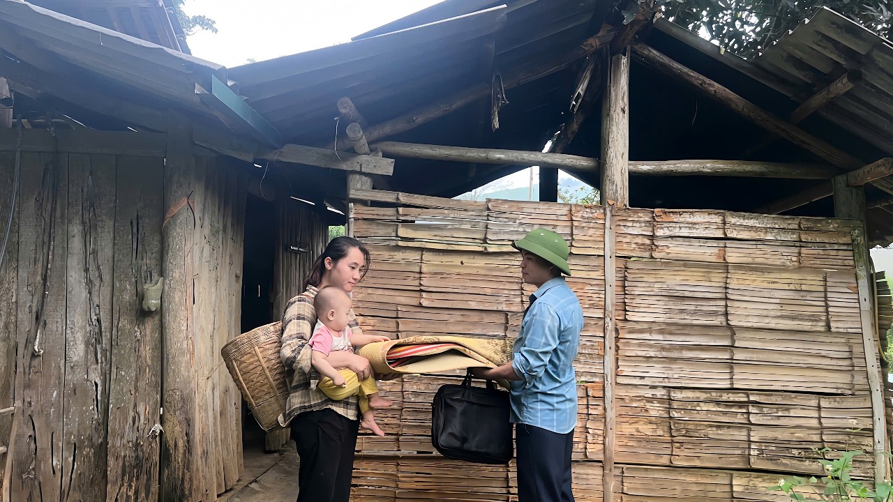 Single Mother and Her Child Receive Help from Officials to Have Stable Housing