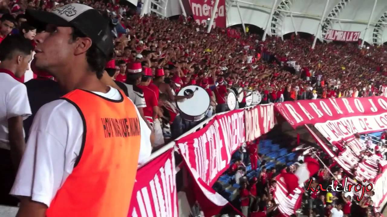 La orquesta escarlata ingresa a la popular - Barón Rojo Sur - L.H.D.L.C - América vs Alianza