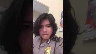 Polwan Indonesia Main Bigo Live Saat Bertugas