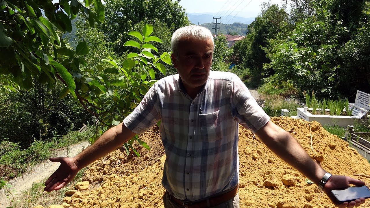 Muhtara Kızdı, Köyün Yolunu Ulaşıma Kapattı