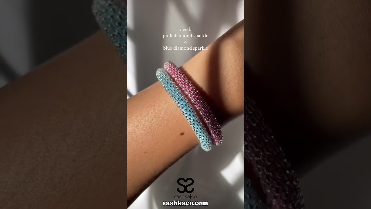 A perfect pair.🩷💙 