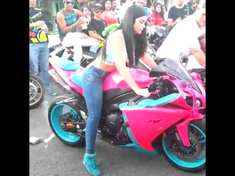 Pink Blue Hot R1 Girl Burnout Wheelspin - YouTube