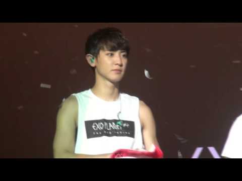 151121 EXO'luXion in Macau :: 꽃가루,찬열,성공적 (chanyeol)