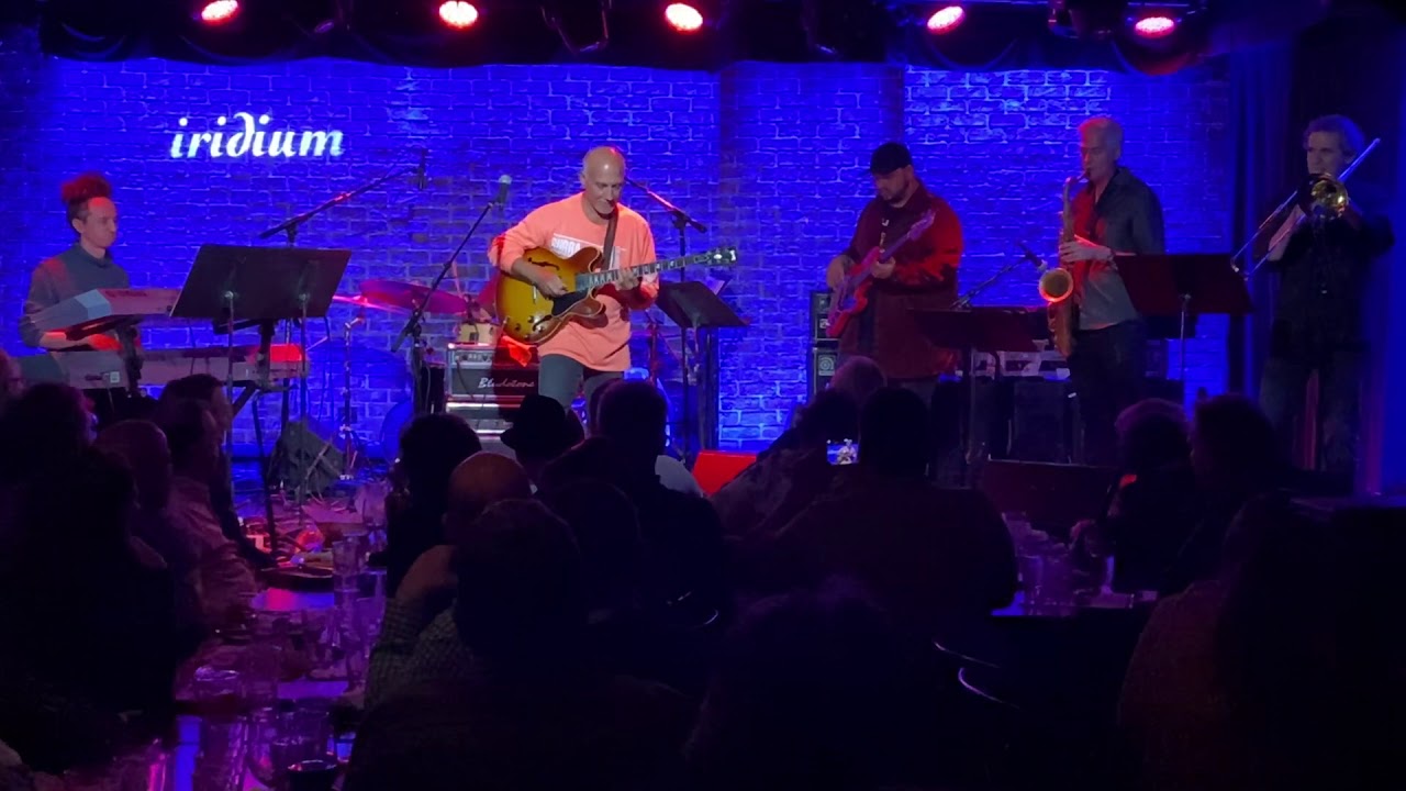 Larry Carlton Iridium NYC 'Don't Take Me Alive' - YouTube