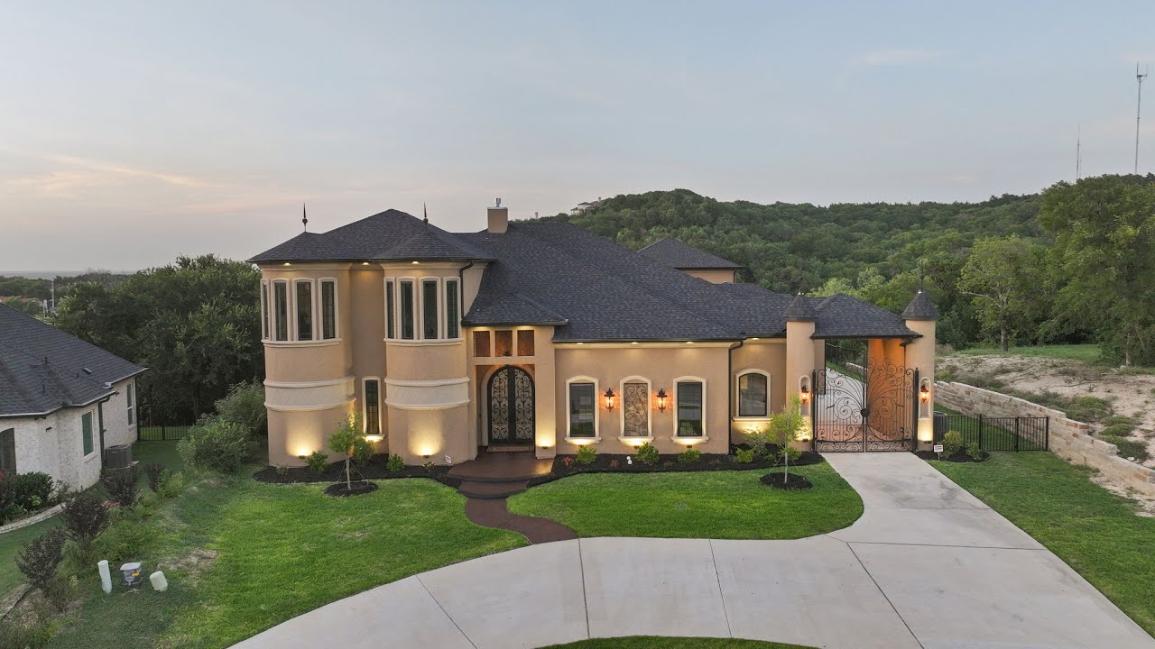 STUNNING LUXURY HOUSE TOUR IN CEDAR HILL