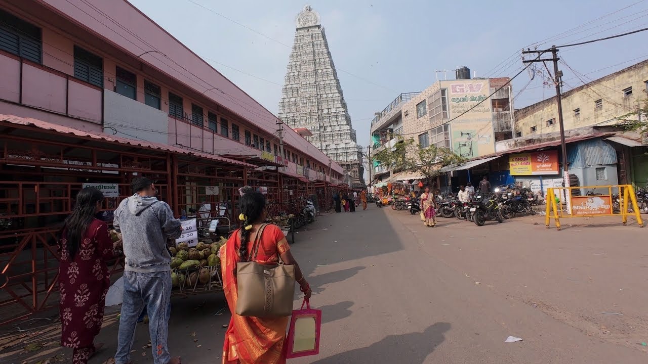 Walking Around Arunachaleswarar Temple and Busy Streets of Tiruvannamalai, India 🇮🇳 4K