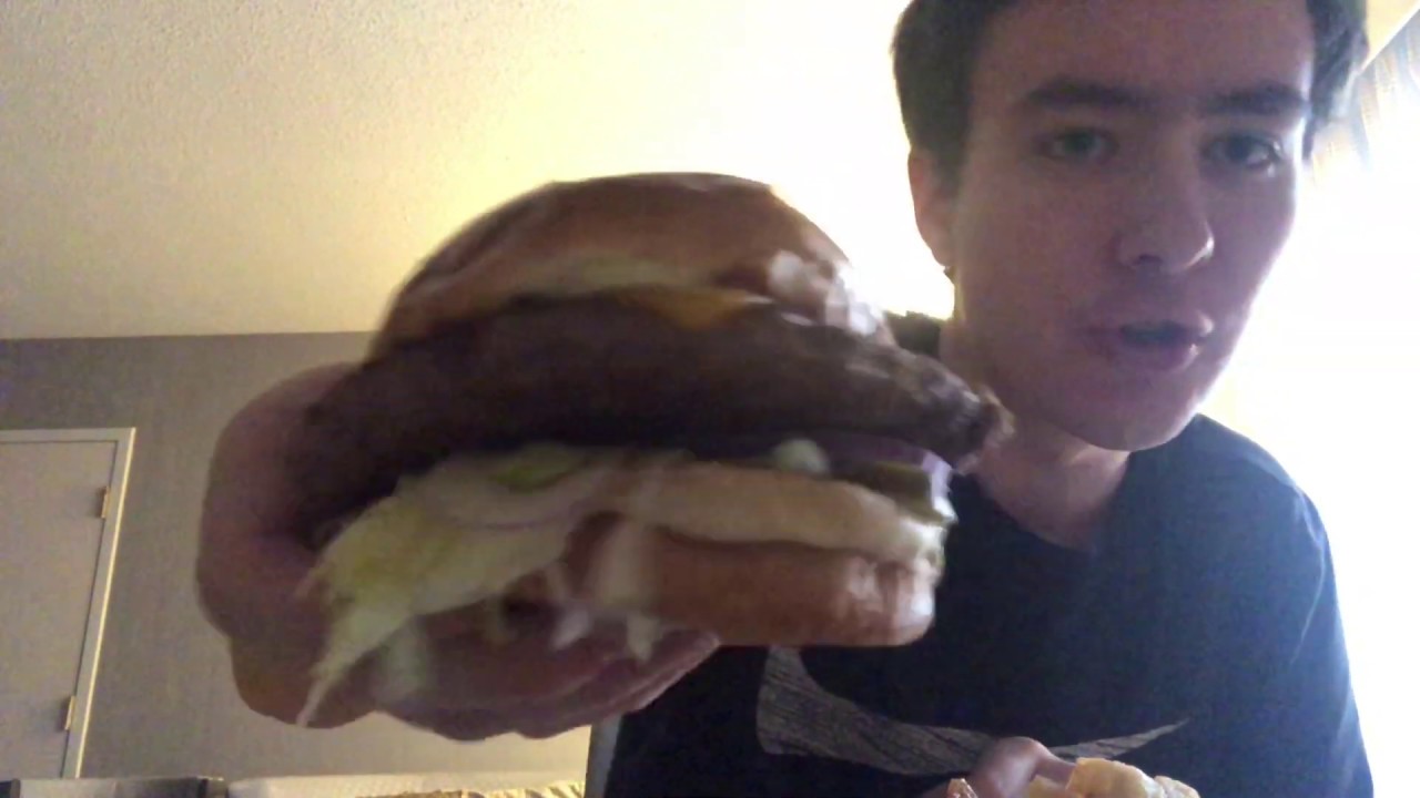 Eating An Oldtimer With Cheese From Chili’s (It Was Very Flavorfilled