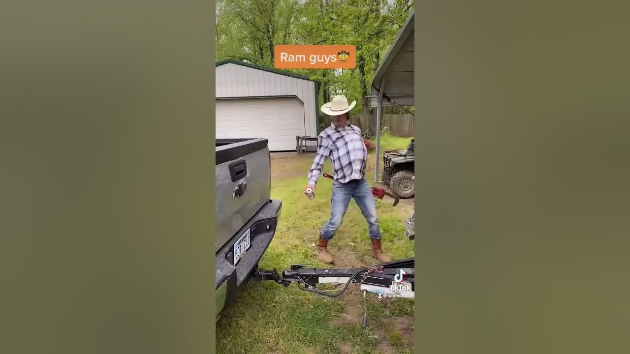 How Dodge guys hook up their boat!!!🤠