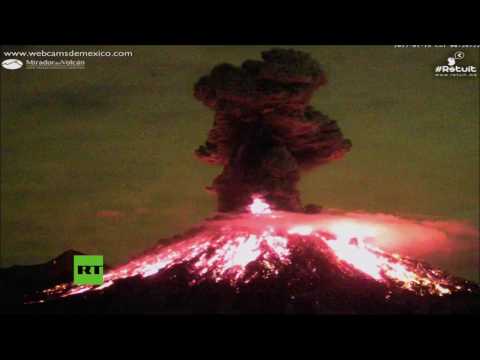 Espectacular video: Así explota el volcán de Colima en México antes de expulsar lava