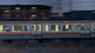 211系5000番台(K103編成+K105編成+K?編成)「普通 多治見」神領駅 発車