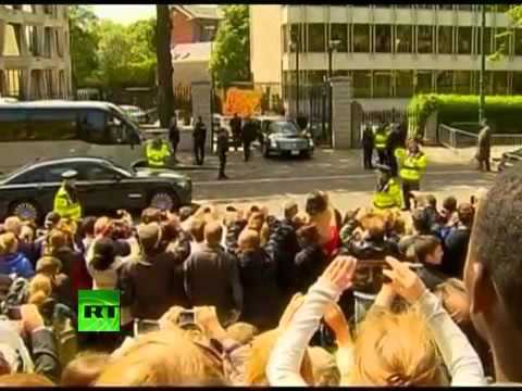 Video of Obama 'Beast' Cadillac limo stuck on ramp in Ireland