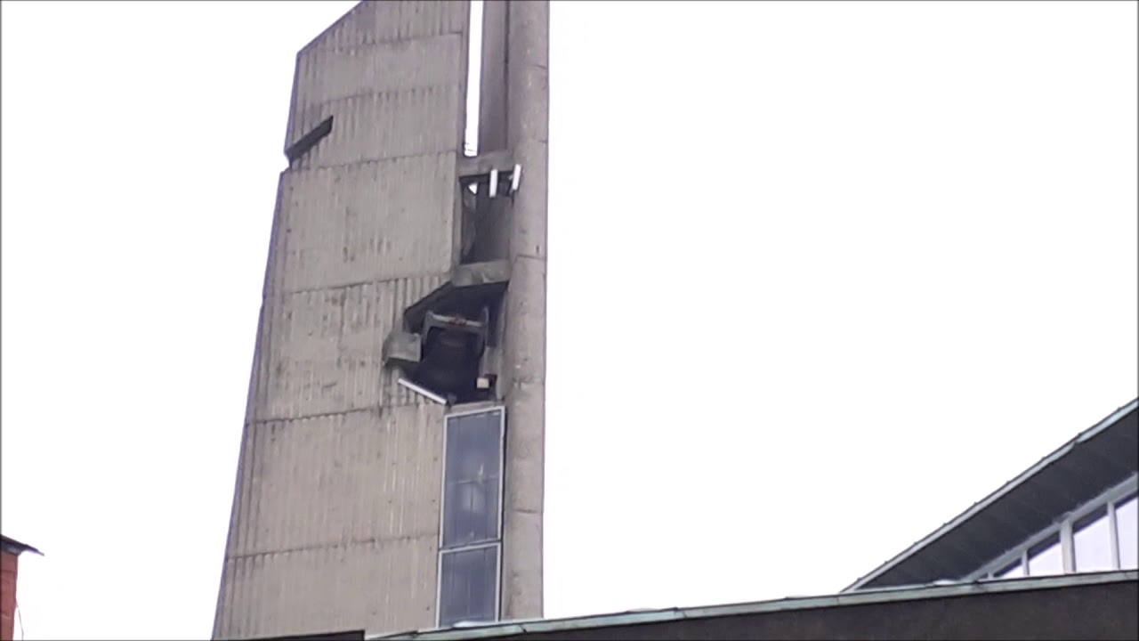 Dzwony na Anioł Pański kościół Podwyższenia krzyża świętego w Pszczynie.